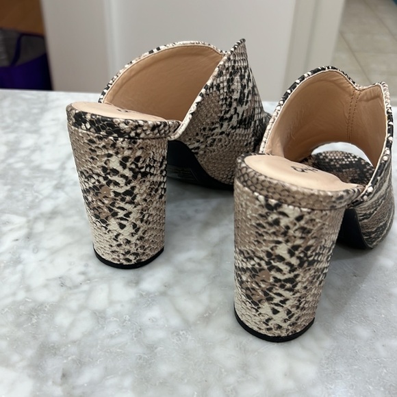 NEW Reptile Print Mules - Picture 6 of 13